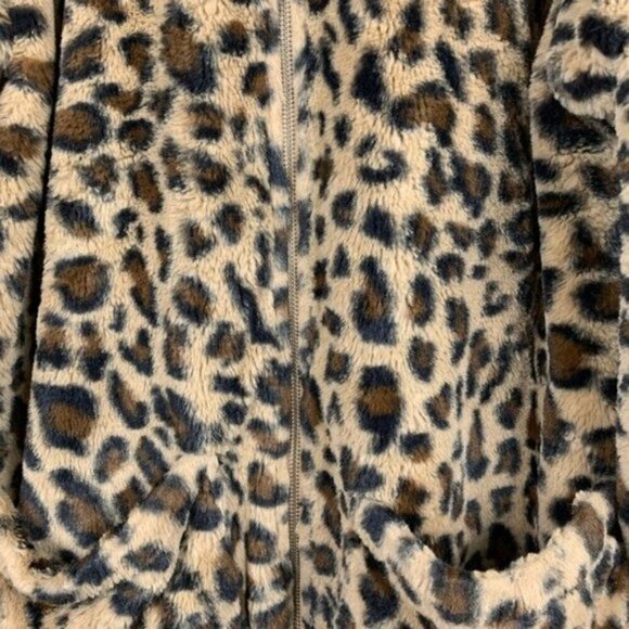 Cheetah Plush Bomber Zip-Up Jacket - Picture 9 of 9